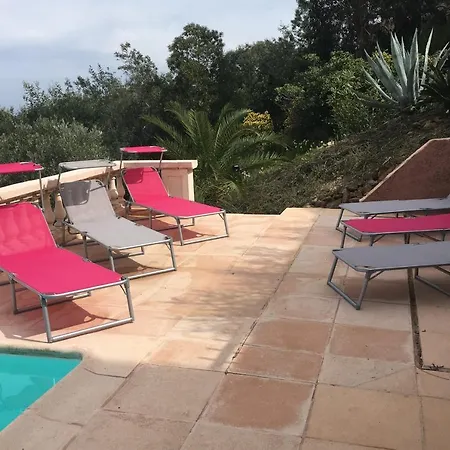 Villa For 14 People With Private Pool And Sea View *