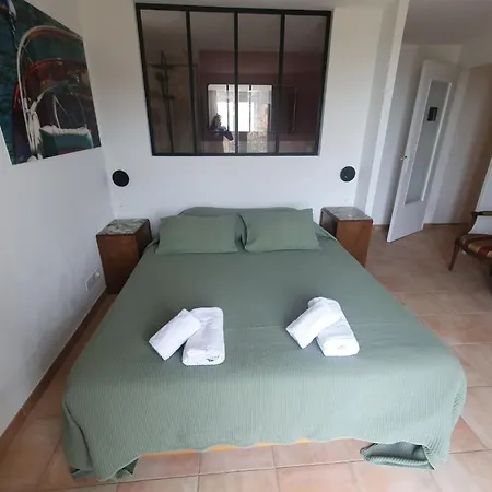 Villa For 14 People With Private Pool And Sea View *