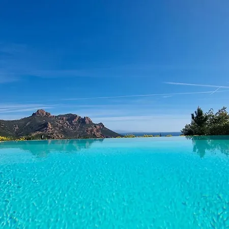For 14 People With Private Pool And Sea View Villa