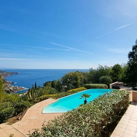For 14 People With Private Pool And Sea View Villa