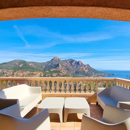 For 14 People With Private Pool And Sea View *